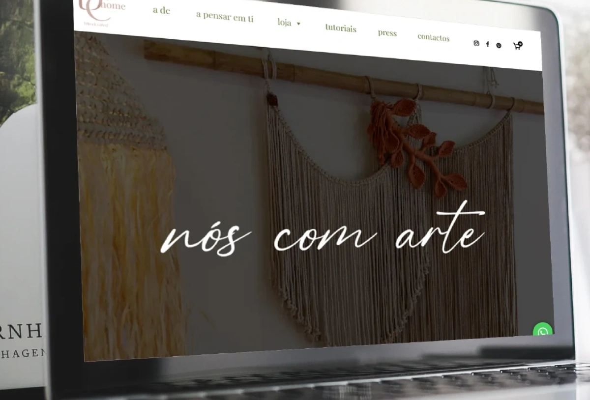 Design de loja online e-commerce de moda urbana Roupaderua por UNNE Design.
