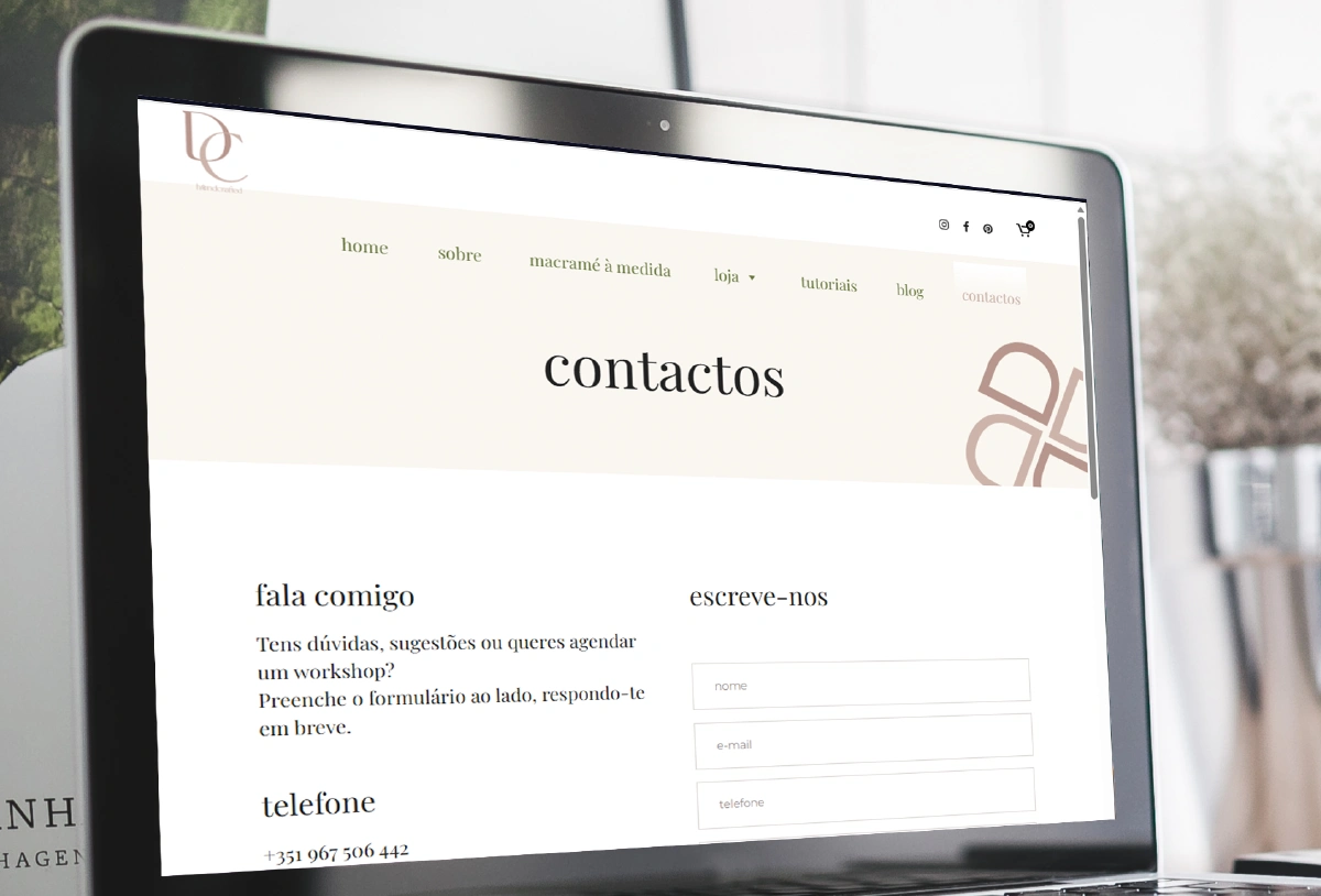 Design de loja online e-commerce de moda urbana Roupaderua por UNNE Design.