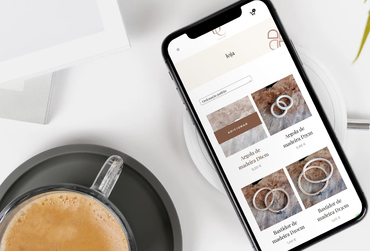 Design de loja online e-commerce de moda urbana Roupaderua por UNNE Design.