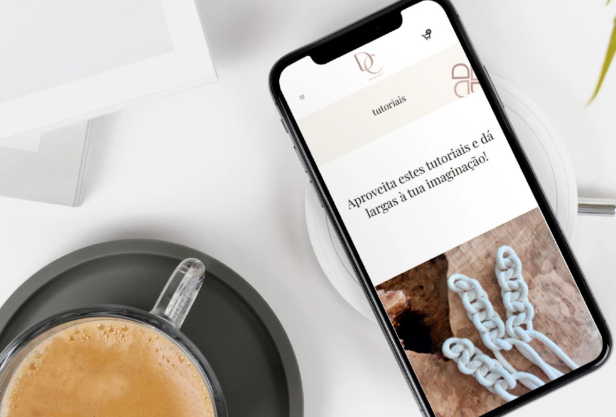 Design de loja online e-commerce de moda urbana Roupaderua por UNNE Design.